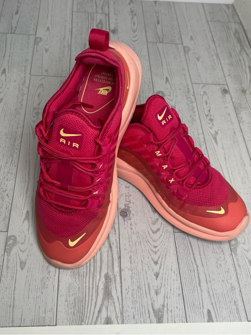 Nike Air Max Axis Rush Pink
Athletic Women's Size 6.5